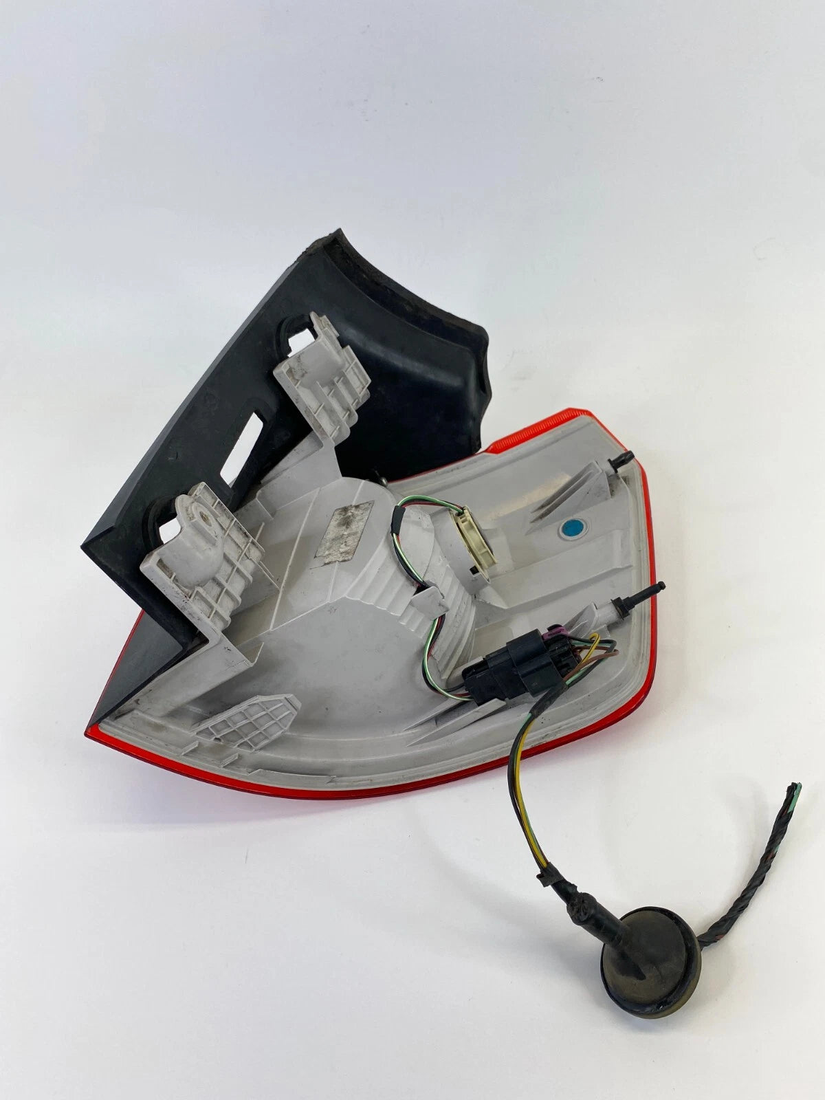 2010-2017 GMC TERRAIN REAR LEFT DRIVER SIDE OUTER TAIL LIGHT LAMP OEM