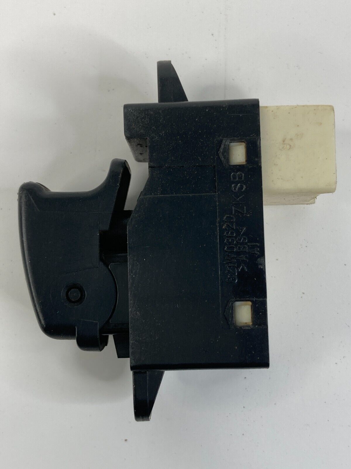 2002-2005 Hyundai Sonata Rear Left Back Side Door Power Window Switch 621W03620