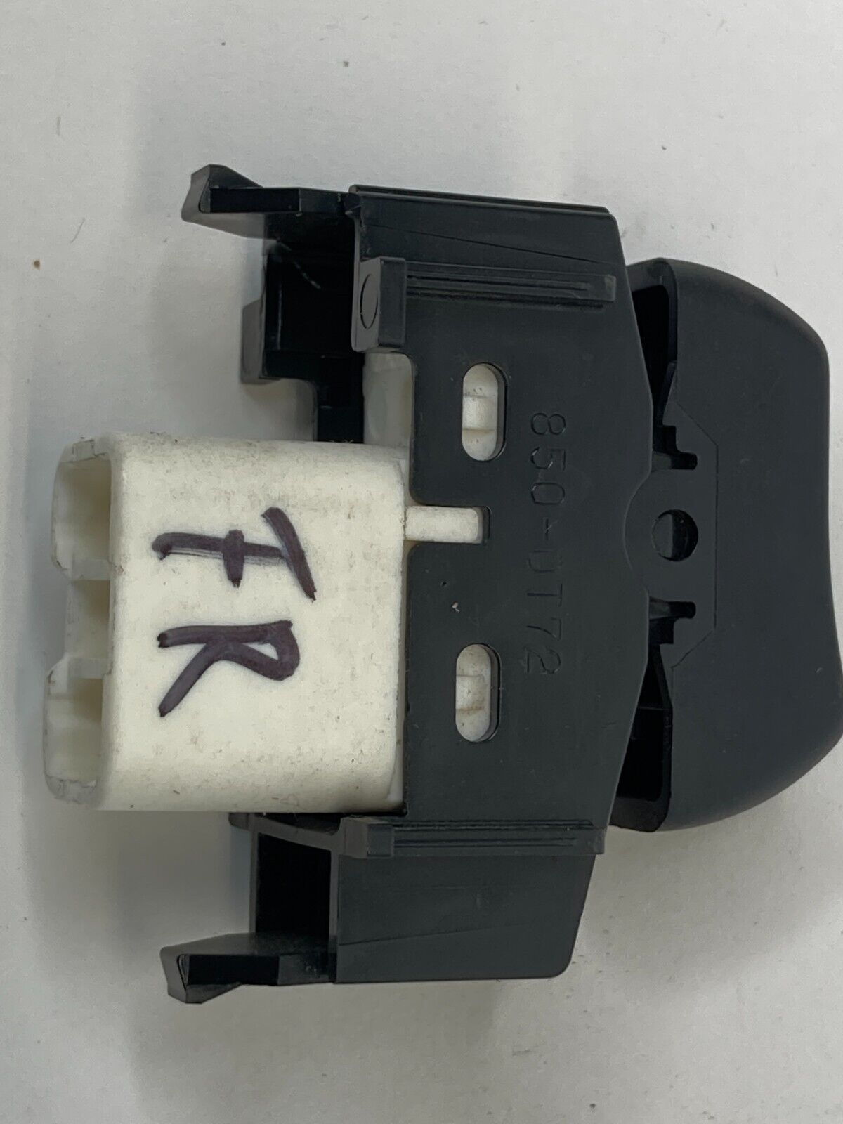 2004-2009 Toyota Prius Front Right Side Door Lock Control Switch 850-0T72 OEM