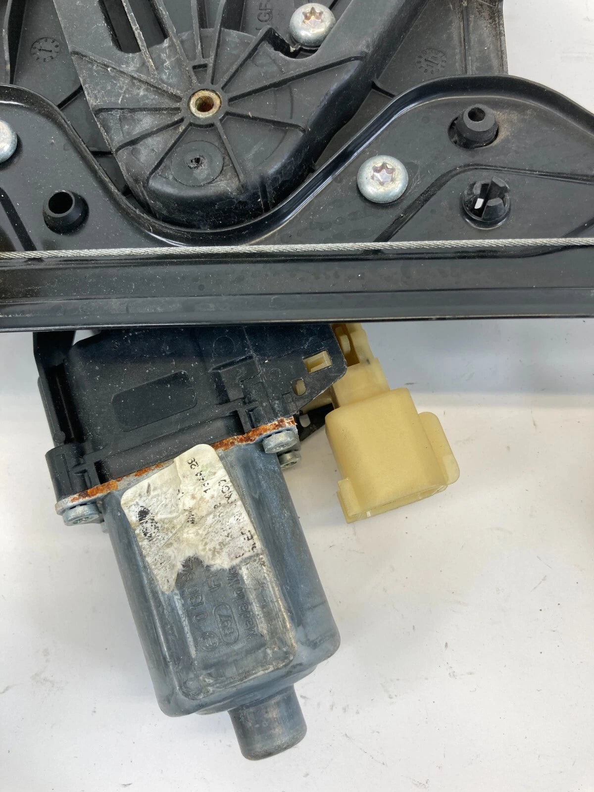 2013-2020 FORD FUSION FRONT LEFT DRIVER DOOR WINDOW MOTOR W/ REGULATOR C11226101