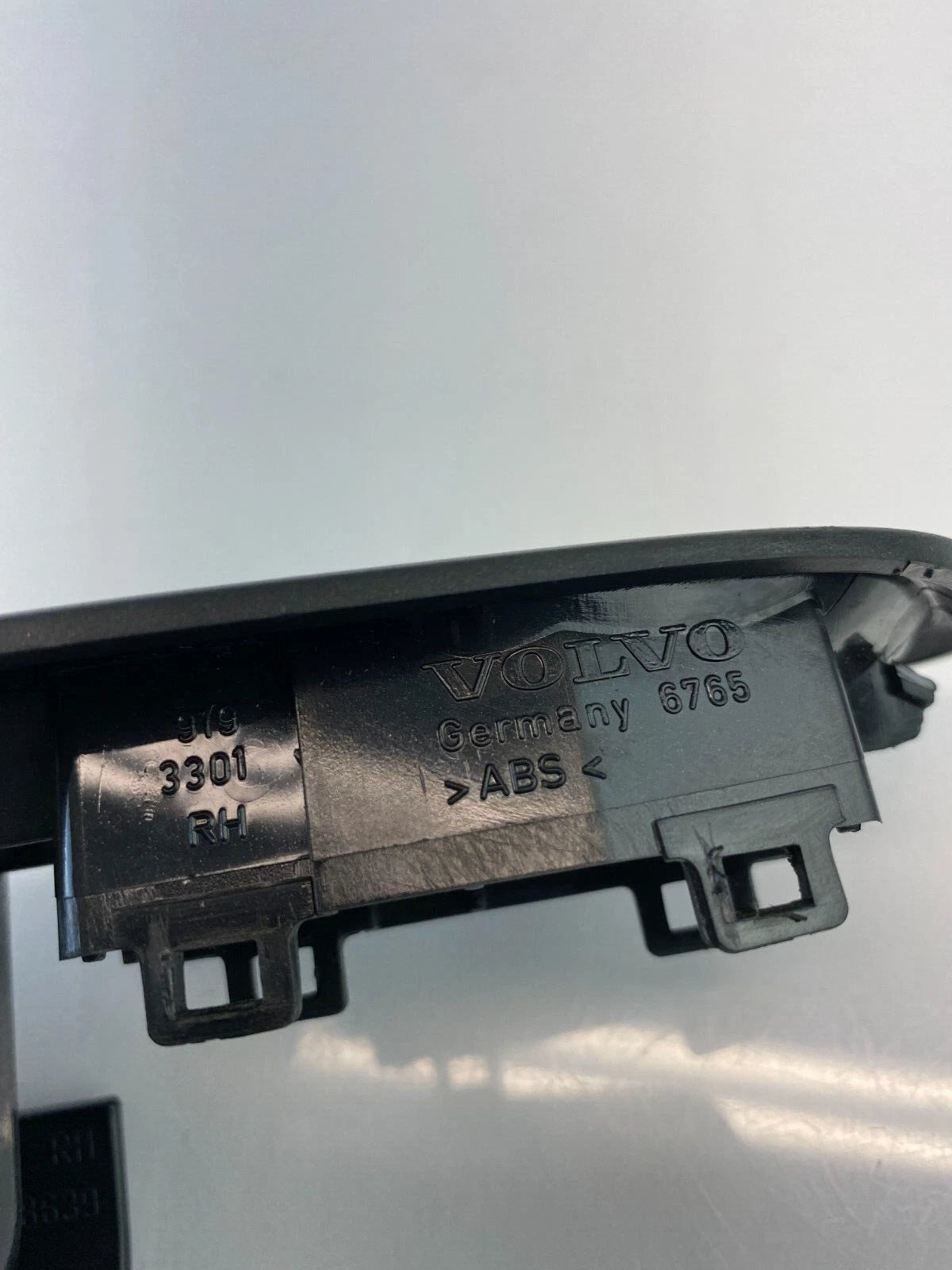 2001-2009 VOLVO S60 REAR RIGHT SIDE DOOR POWER WINDOW SWITCH BEZEL 9193301 OEM