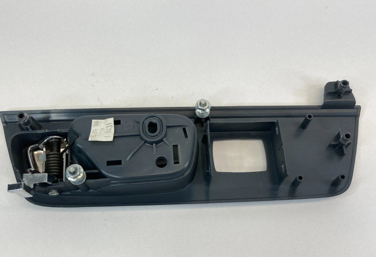 2006-2011 CADILLAC DTS REAR PASSENGER RIGHT INNER DOOR HANDLE BEZEL OEM PCABS002