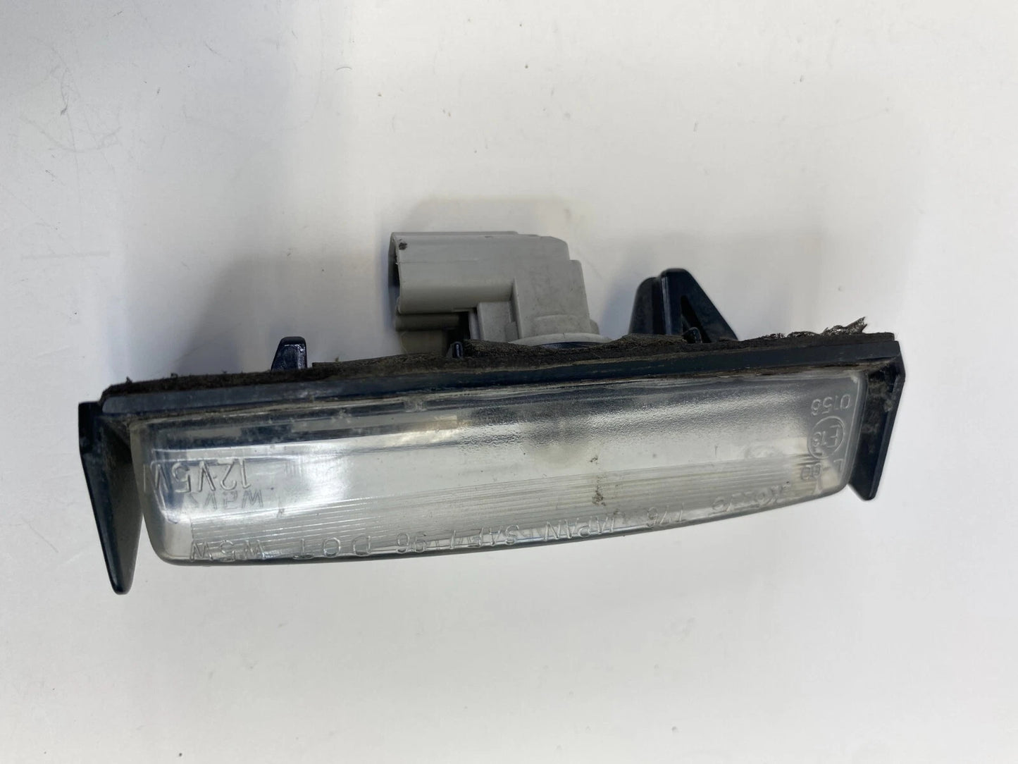 98-05 LEXUS GS300 GS 300 REAR TRUNK LICENSE PLATE LIGHT LAMP TRIM PANEL OEM