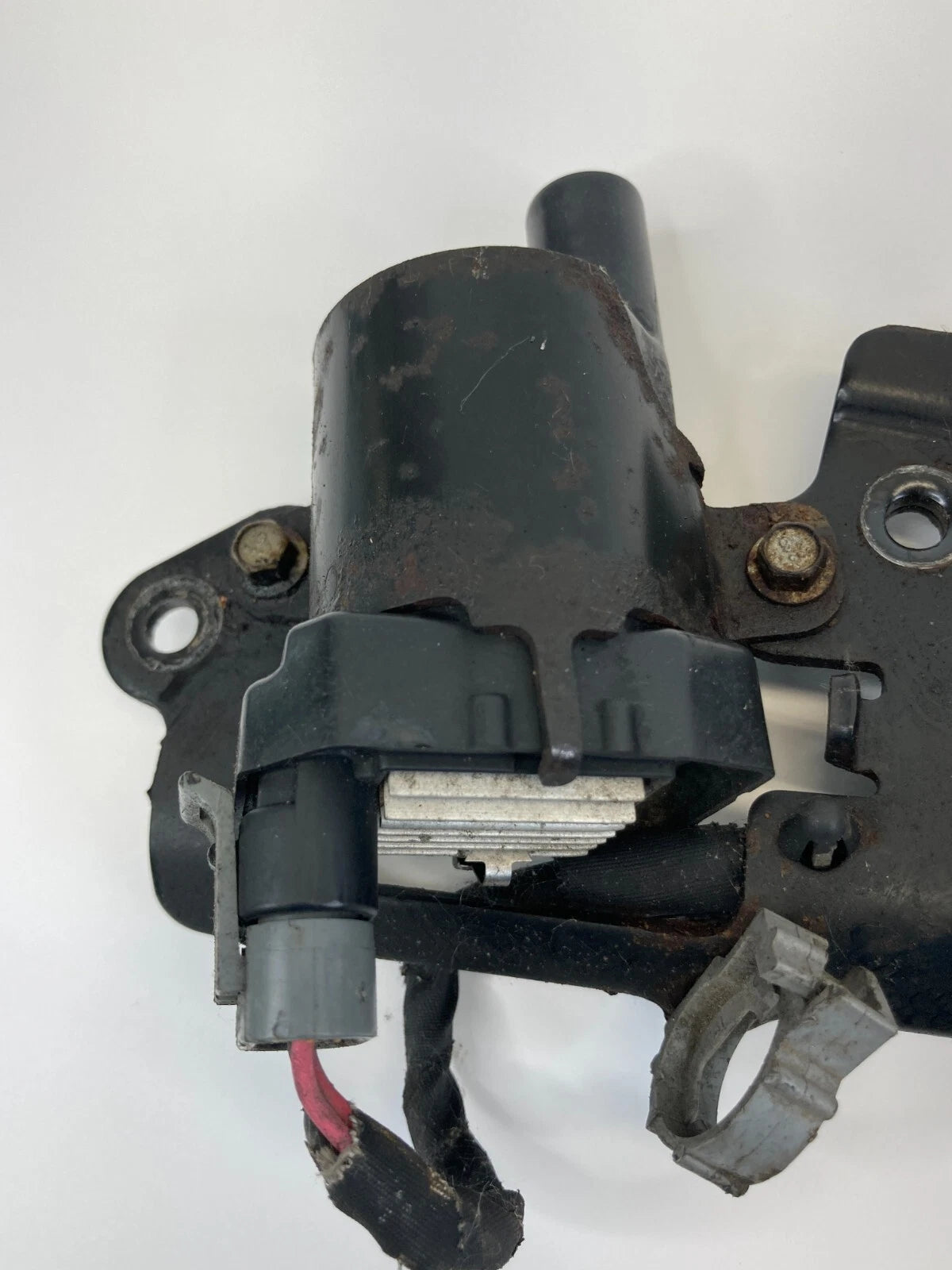 00-06 CHEVY TAHOE GMC YUKON RIGHT ENGINE IGNITION COIL IGNITER PACK BRACKET SET