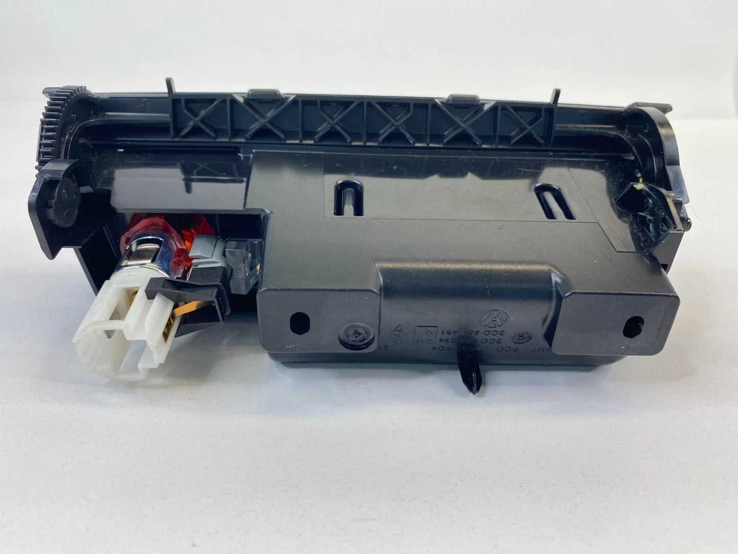06 07 08 09 10 VOLKSWAGEN PASSAT CENTER CONSOLE ASHTRAY POWER OUTLET 3C0863284