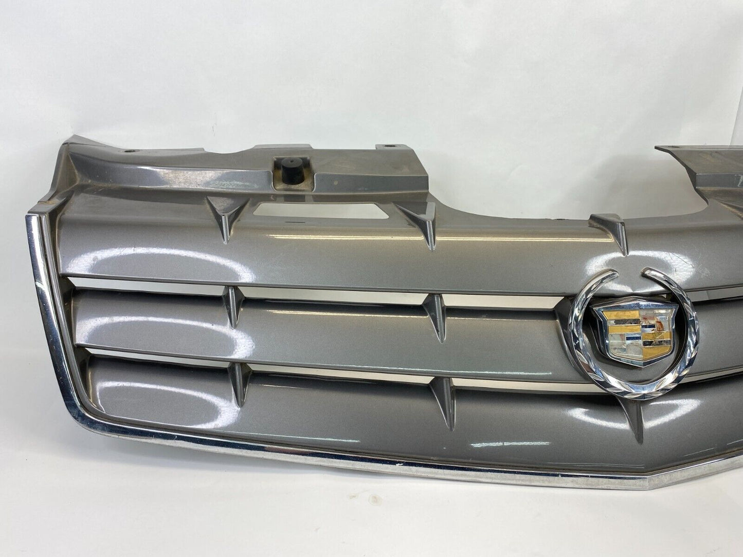 2004 2005 Cadillac SRX Front Upper Bumper Center Grill Grille w/ Emblem 25763160