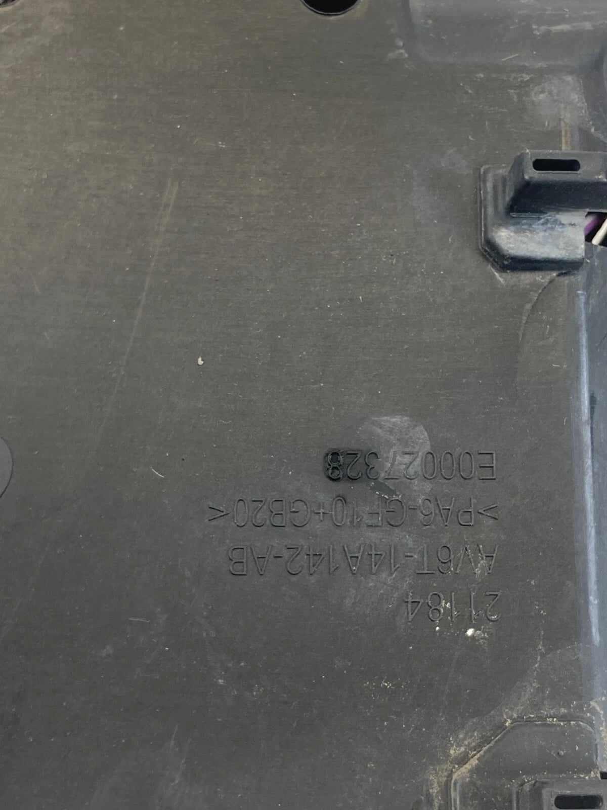 2013 2014 FORD FOCUS 2.0L L4 ENGINE COMPARTMENT JUNCTION FUSE BOX AV6T-14A142-AB