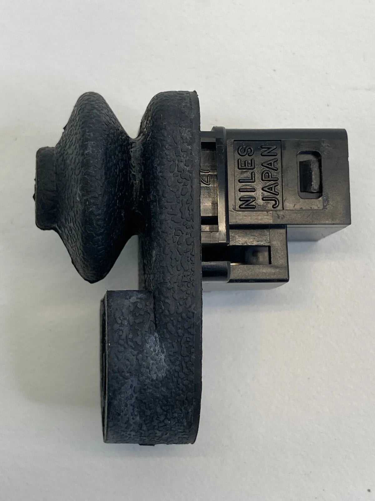 2011-2017 NISSAN JUKE 2002-2012 ALTIMA SWITCH DOOR AJAR JAMB BUTTON SWITCH OEM
