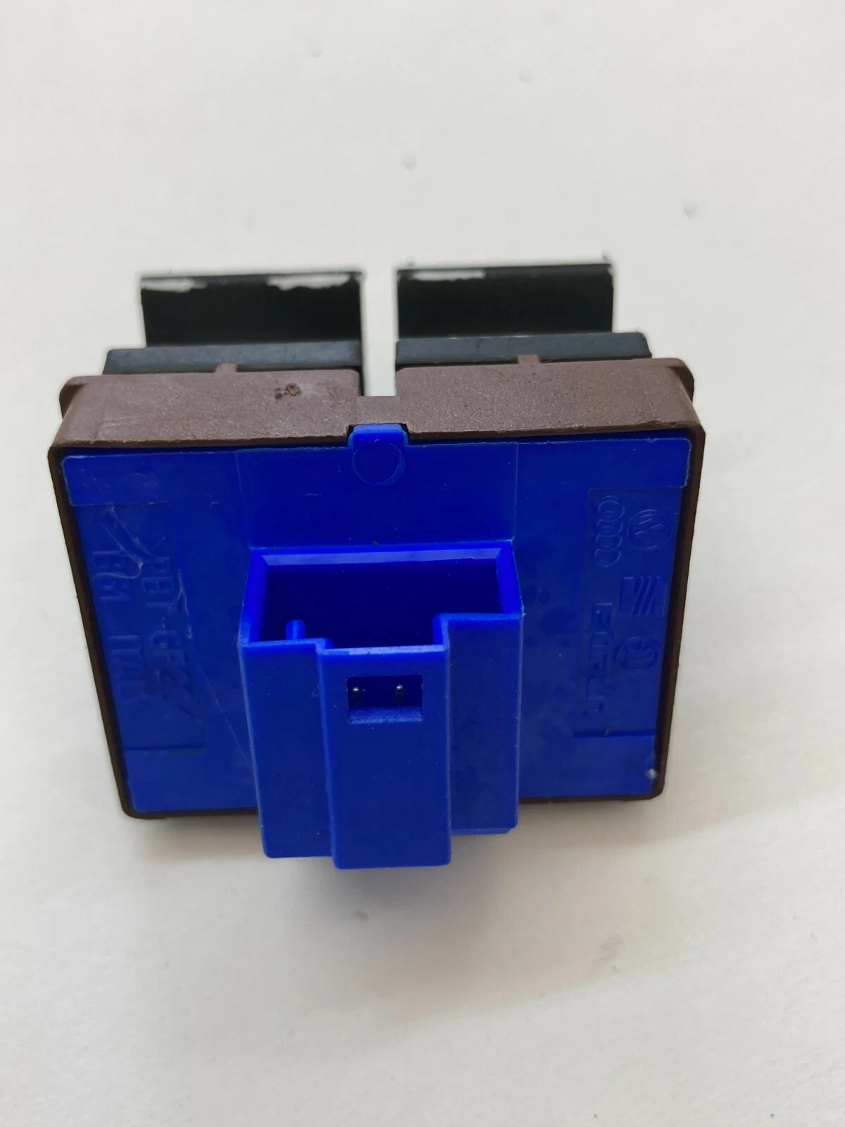 06-10 VW VOLKSWAGEN PASSAT SEDAN TRUNK & FUEL GAS TANK RELEASE SWITCH 3C0959903
