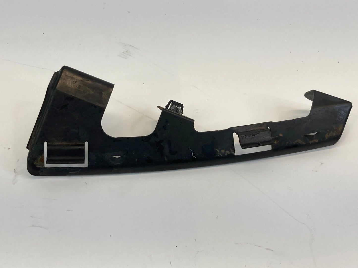 07-10 HYUNDAI ELANTRA FRONT LEFT BUMPER COVER UPPER RETAINER BRACKET MOUNTING