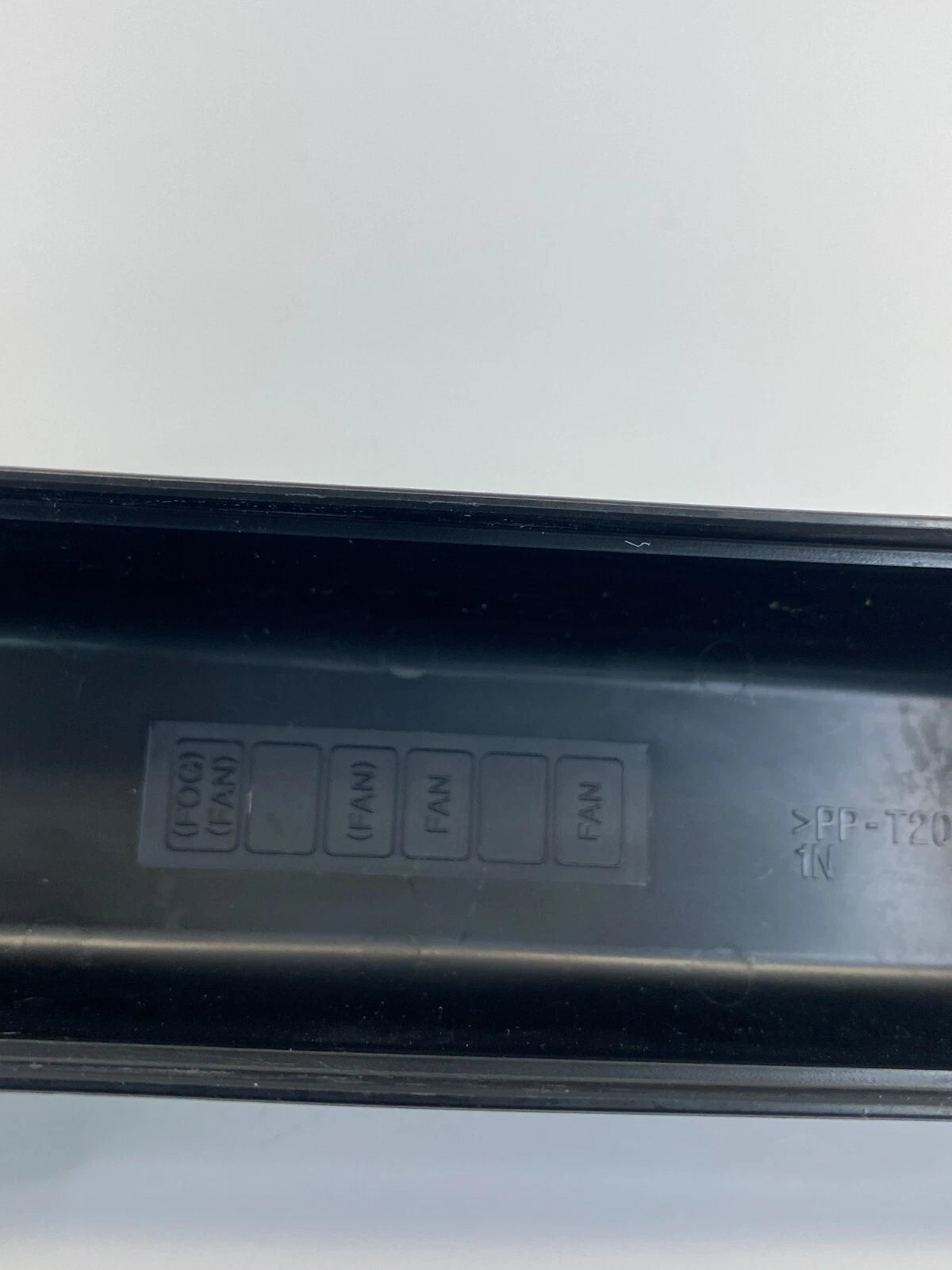 2000-2006 MAZDA MPV 2.5L A/T RELAY FUSE BOX UNIT JUNCTION BLOCK COVER CAP OEM
