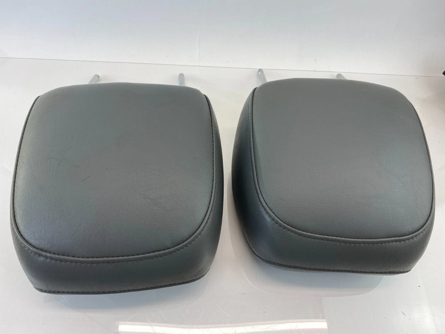 2005-2007 JEEP GRAND CHEROKEE FRONT DRIVER & PASSENGER HEADREST SET PAIR OEM