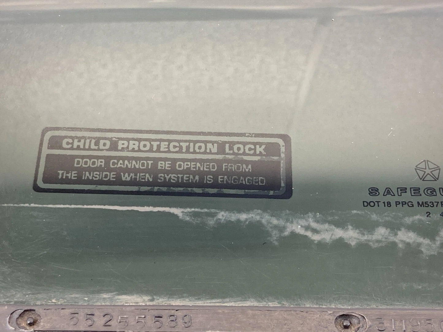 1993-1998 JEEP GRAND CHEROKEE REAR LEFT SIDE DOOR QUARTER WINDOW GLASS FIXED OEM