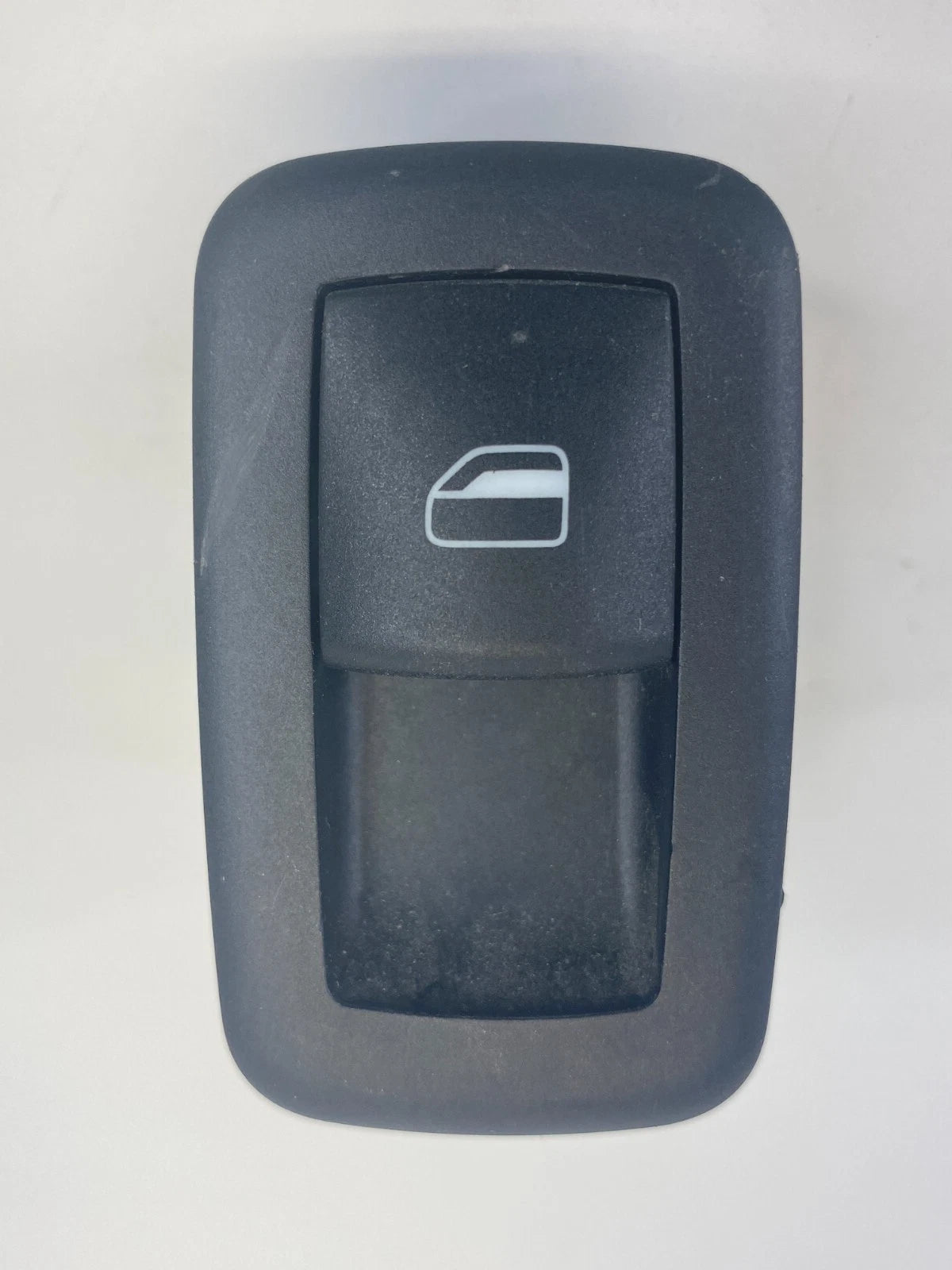 09-14 VOLKSWAGEN ROUTAN REAR LEFT SLIDING DOOR WINDOW SWITCH BUTTON 68020400AC