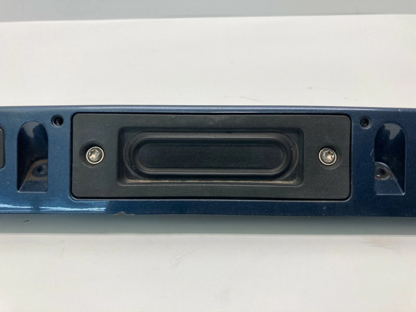 04-07 VOLVO S40 TRUNK LID LICENSE PLATE HANDLE BEZEL TRIM MOLDING 30699681 BLUE