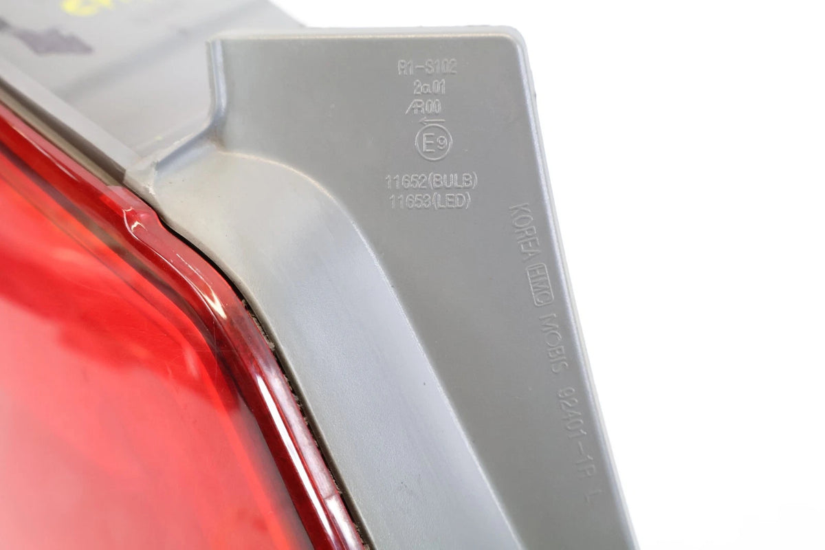 2015-2017 HYUNDAI ACCENT SEDAN LEFT DRIVER SIDE TAIL LIGHT TAILLIGHT OEM FACTORY
