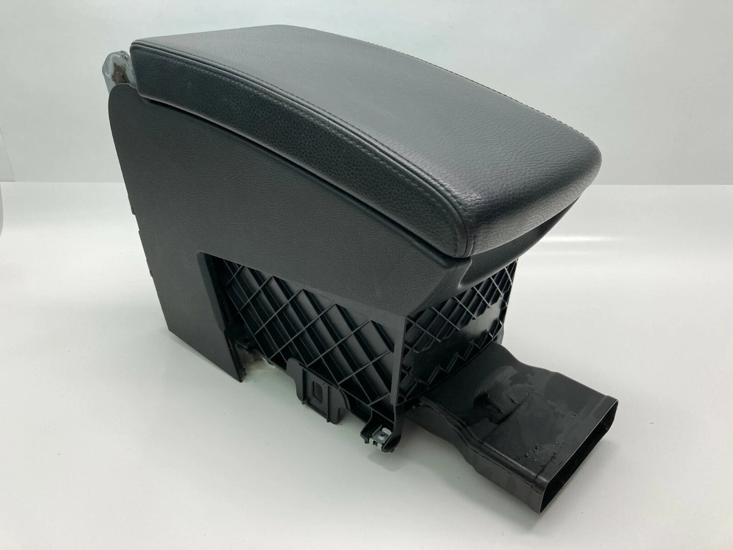 08-10 VW PASSAT CENTER CONSOLE ASSEMBLY W/ ARMREST ARM REST LID 3C0-863-319-AE