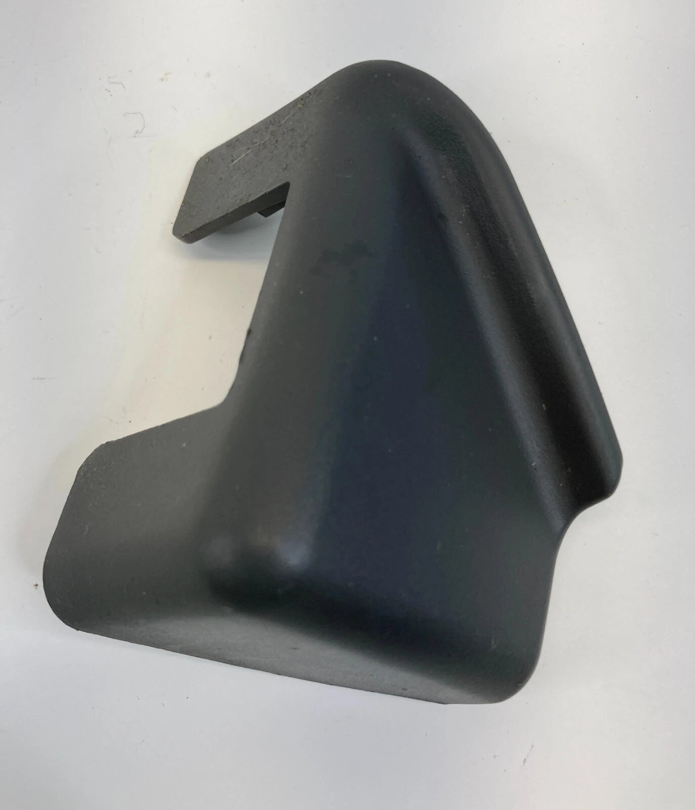 06-12 FORD FUSION FRONT RIGHT SEAT FORWARD FOOT COVER BEZEL 6E53-54130A02 OEM