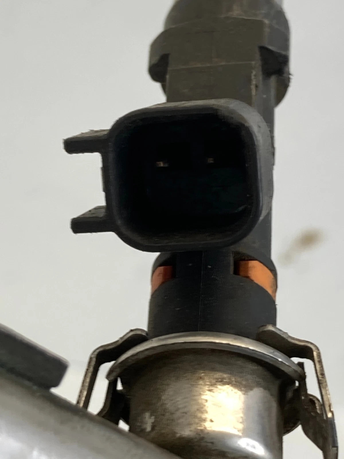 2004 FORD F-150 5.4L V8 A/T FUEL INJECTION RAIL W/ INJECTORS 3L3E-9F792-J6H OEM