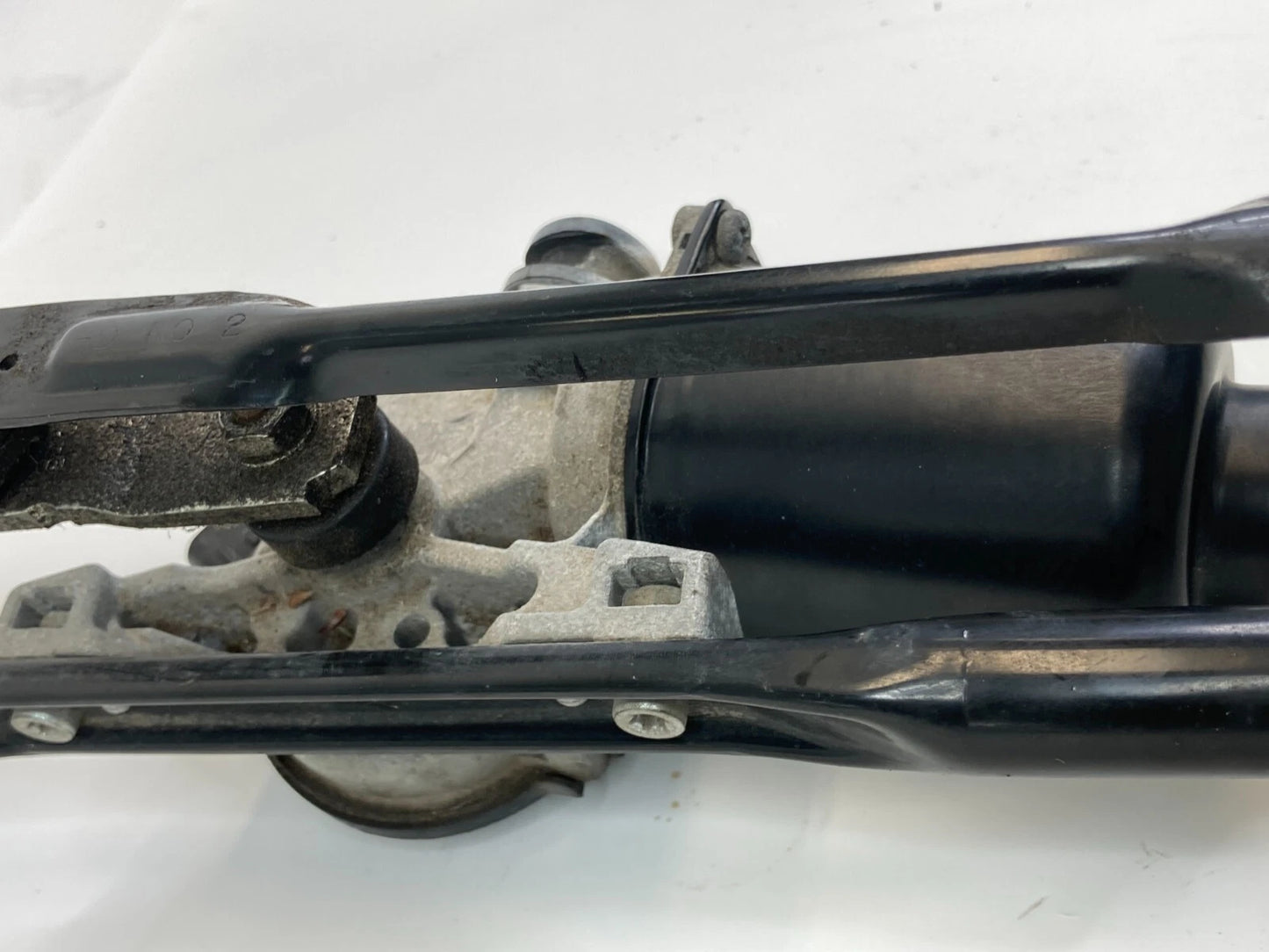 2010-2013 KIA FORTE SEDAN FRONT WIPER MOTOR & TRANSMISSION LINKAGE 981101M00 OEM