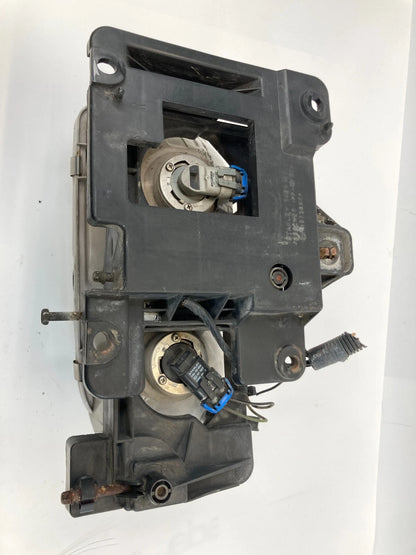 1999 2000 CADILLAC ESCALADE FRONT RIGHT SIDE HEADLIGHT HEADLAMP 15738658 OEM