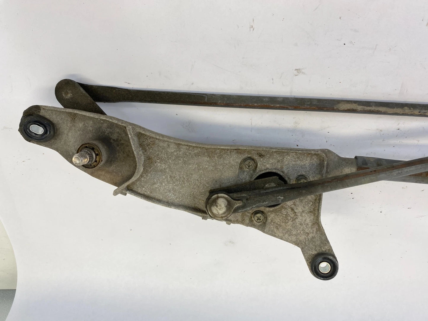 2007-2011 TOYOTA CAMRY FRONT WINDSHIELD WIPER MOTOR WITH LINKAGE OEM 85110-06060