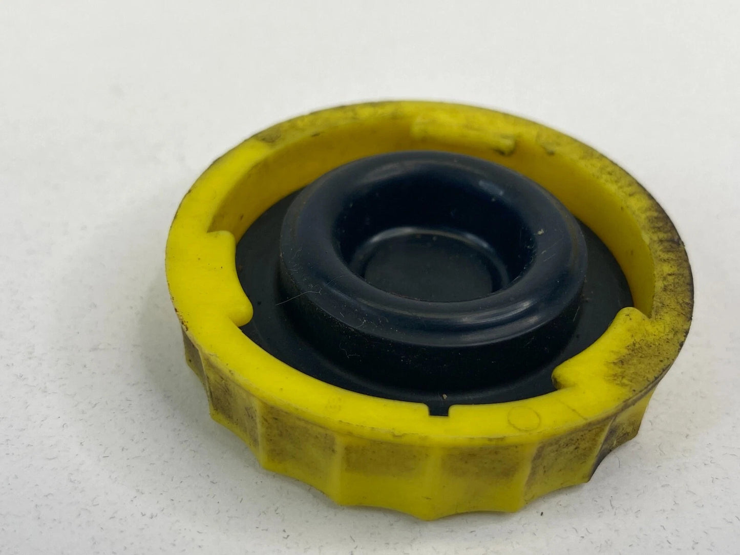 2001-2005 CHRYSLER PT CRUISER BRAKE FLUID MASTER CYLINDER RESERVOIR CAP COVER