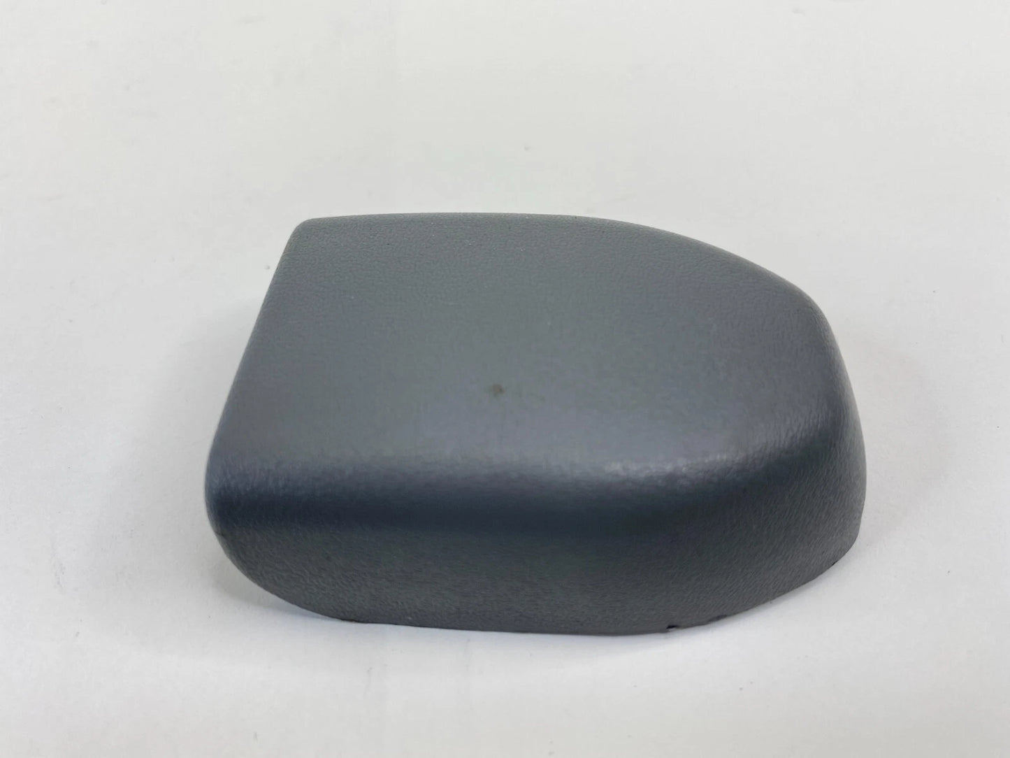 2007 07 TOYOTA TUNDRA FRONT RIGHT PASSENGER SEAT BELT ANCHOR COVER CAP TRIM OEM