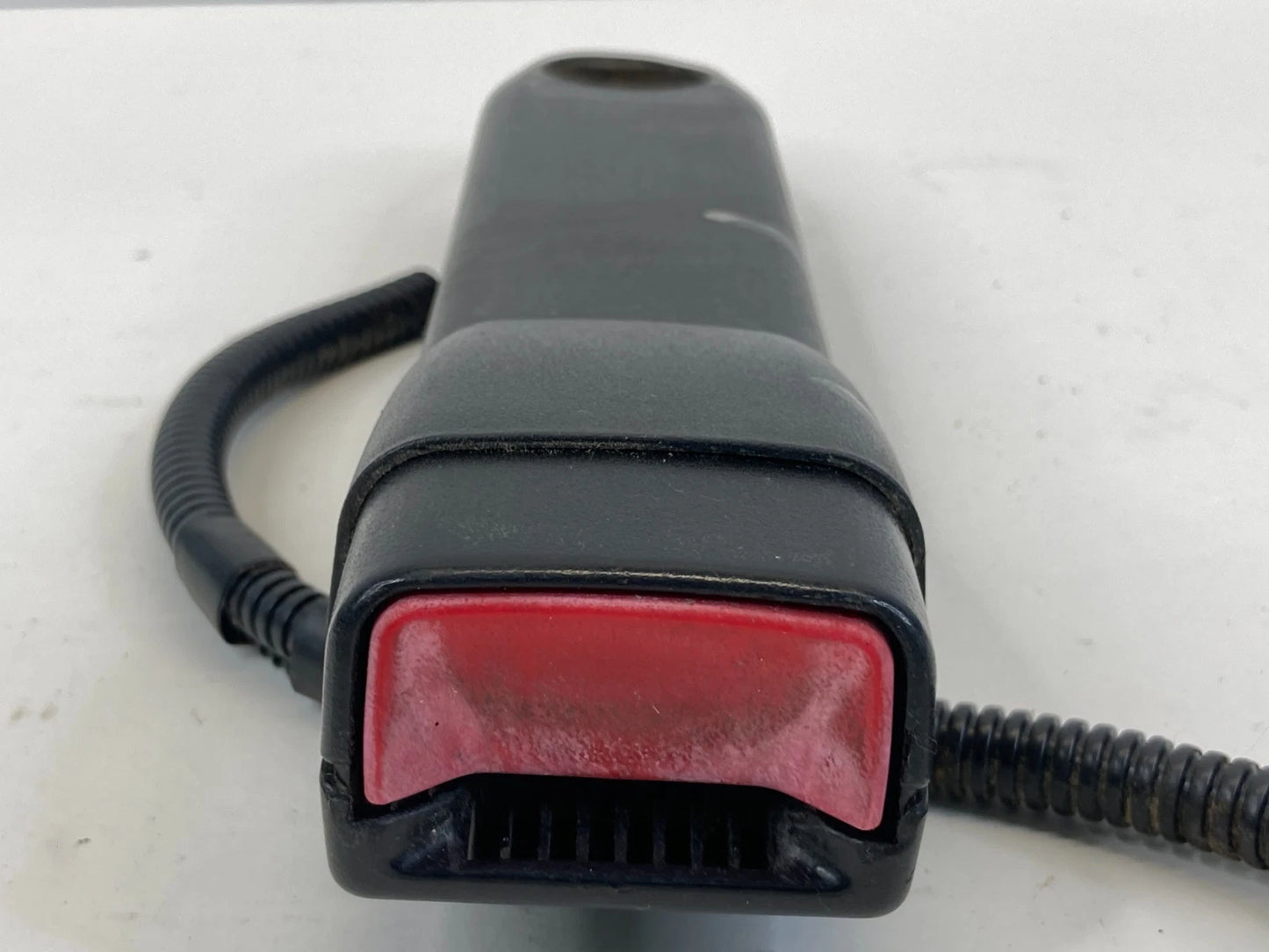 07 08 09 10 11 12 13 14 GMC Yukon Front Left Driver Side Seat Belt Buckle OEM