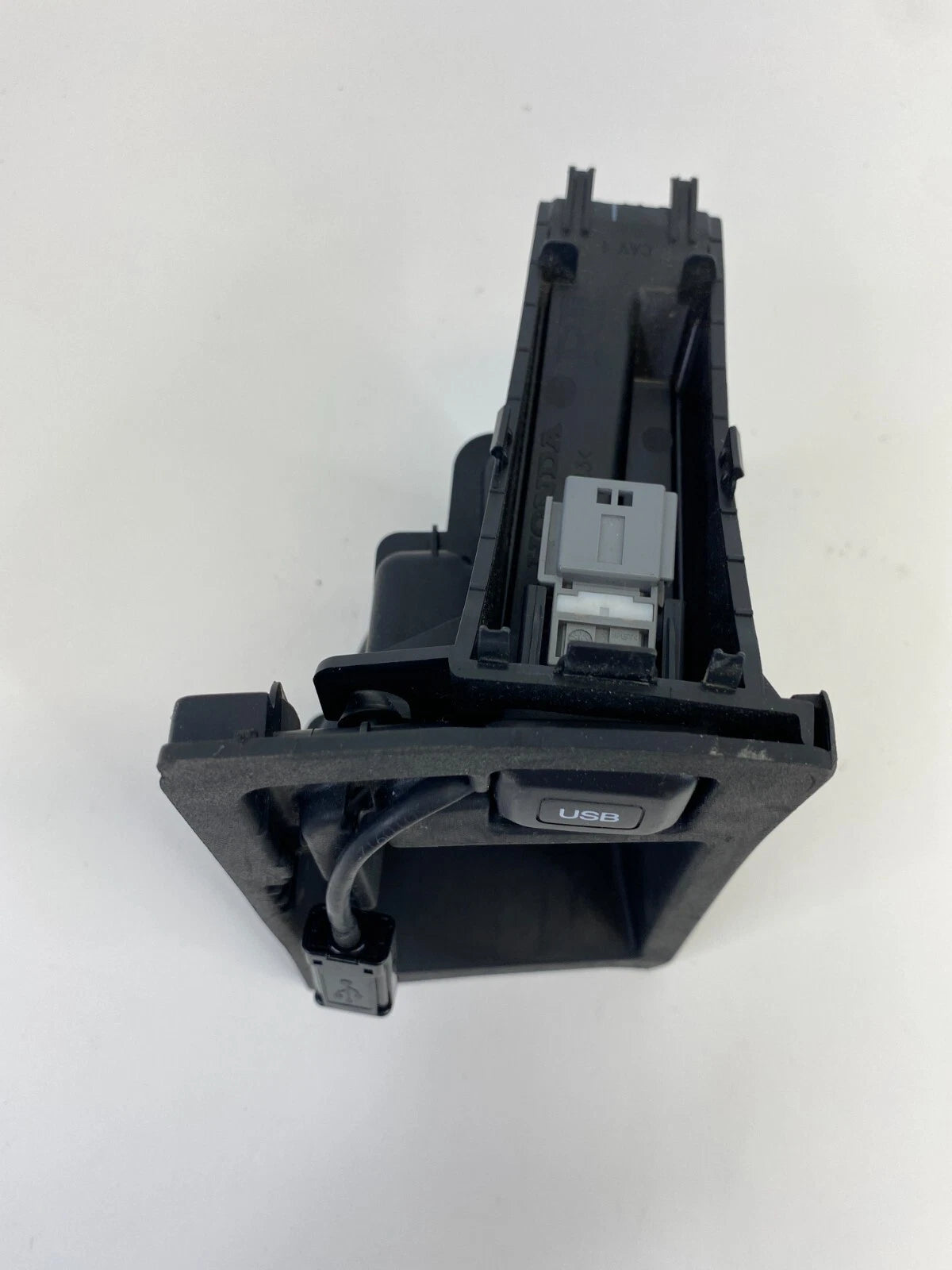 2011-2013 HONDA ODYSSEY GLOVE BOX POCKET USB PORT ASSEMBLY 77501-TK8-A1 OEM