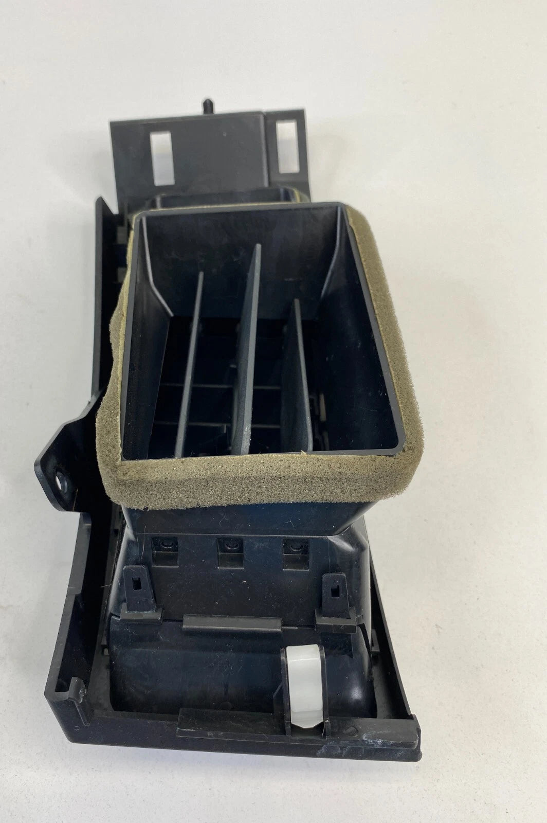 2004-2006 MITSUBISHI GALANT FRONT RIGHT SIDE A/C DASH AIR VENT GRILLE OUTLET OEM