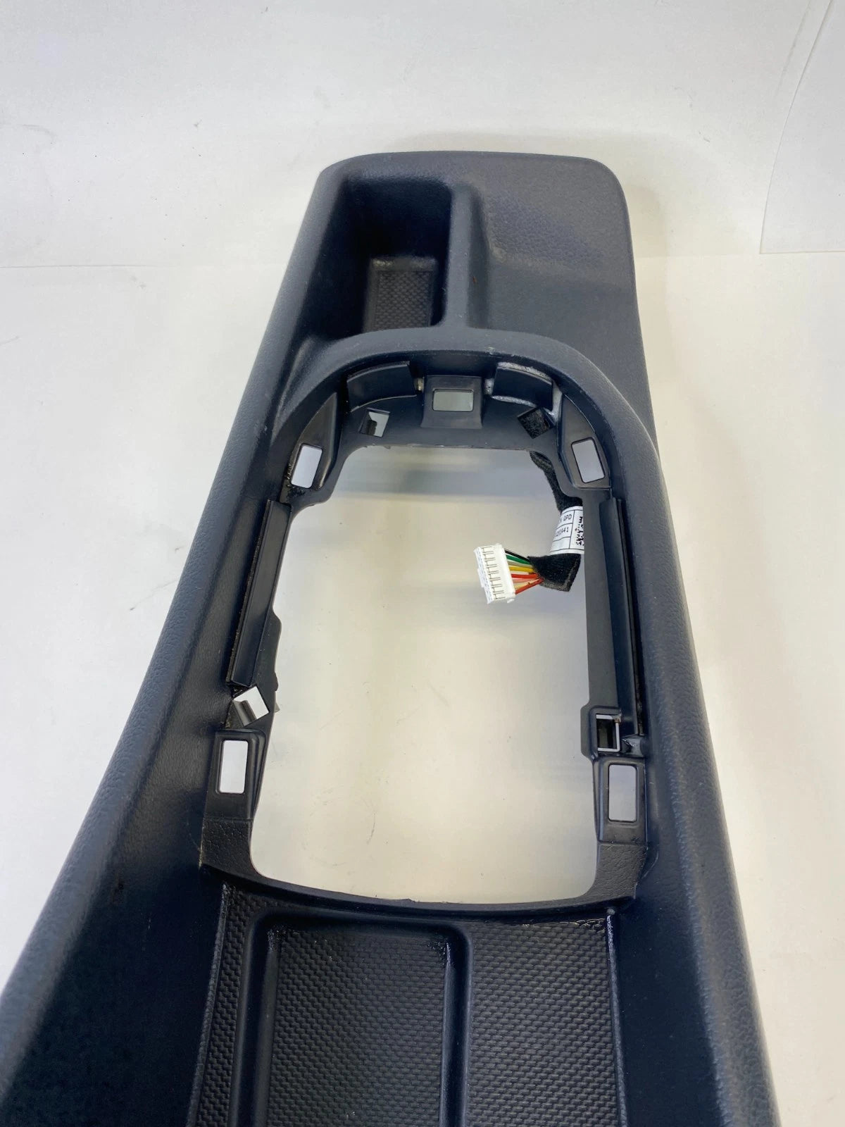 2012-2017 KIA RIO CENTER CONSOLE SHIFT SHIFTER PANEL TRIM BEZEL 84631-1W000 OEM