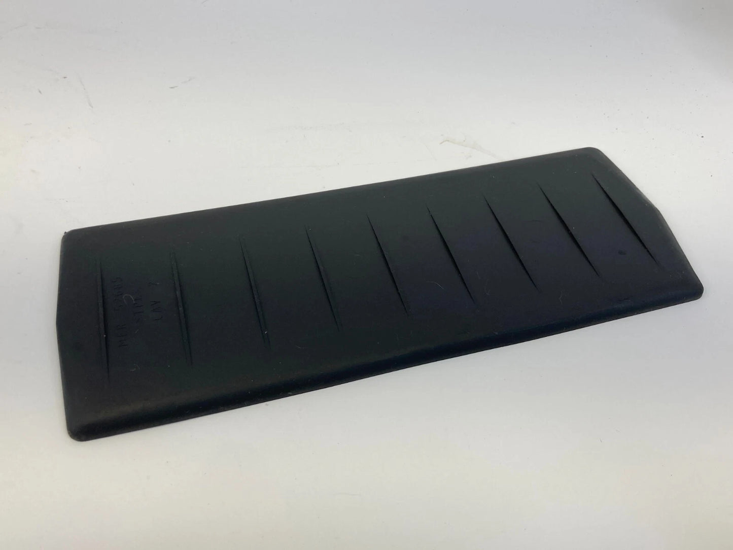 2002-2007 SATURN VUE CENTER CONSOLE RUBBER MAT LINER INSERT OEM