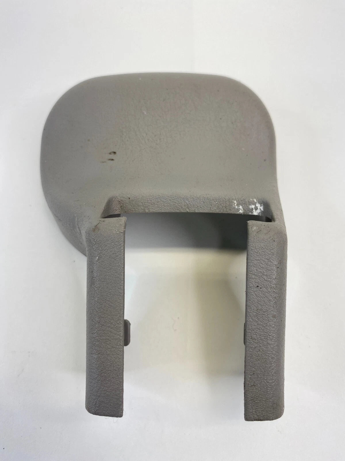 2001-2004 TOYOTA SEQUOIA FRONT SEAT RIGHT SIDE REAR TRACK END COVER 72137-0C160