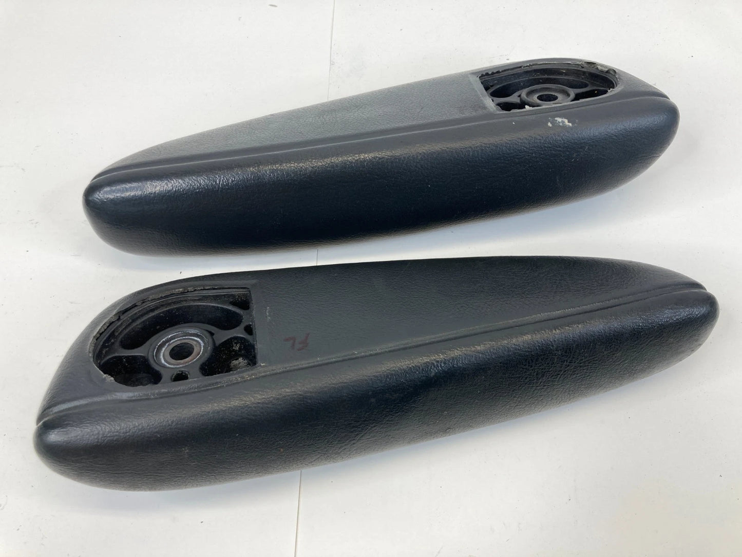 2003-2005 CHRYSLER PT CRUISER FRONT LEFT & RIGHT SIDE SEAT ARMREST ARM REST PAIR