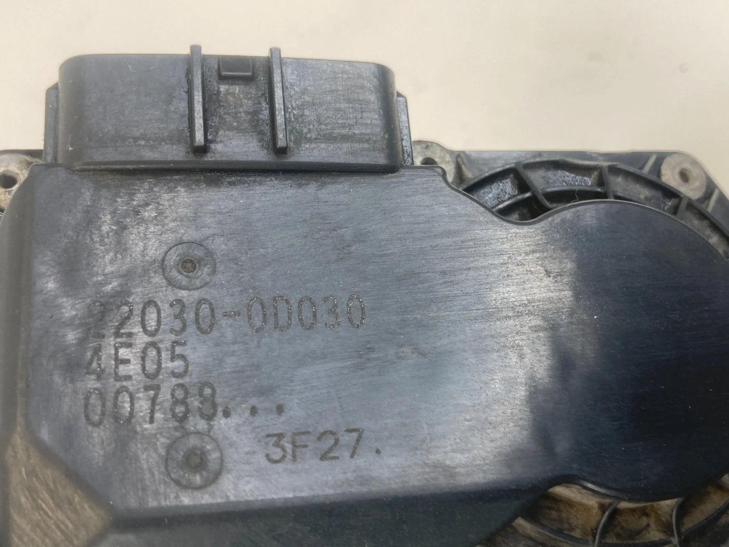 2004-2006 TOYOTA COROLLA MATRIX 1.8L THROTTLE BODY THROTTLE VALVE 22030-0D030