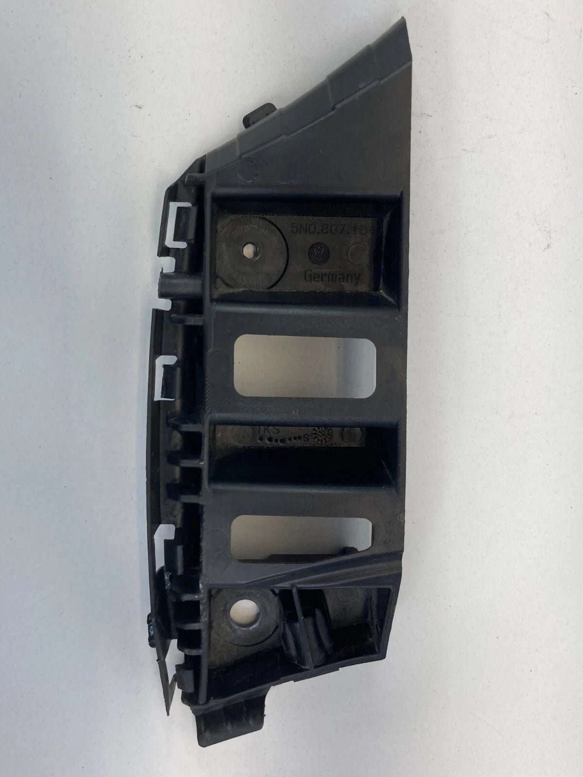 2009-2011 VW TIGUAN FRONT BUMPER RIGHT RETAINER MOUNTING BRACKET GUIDE 5N0807184