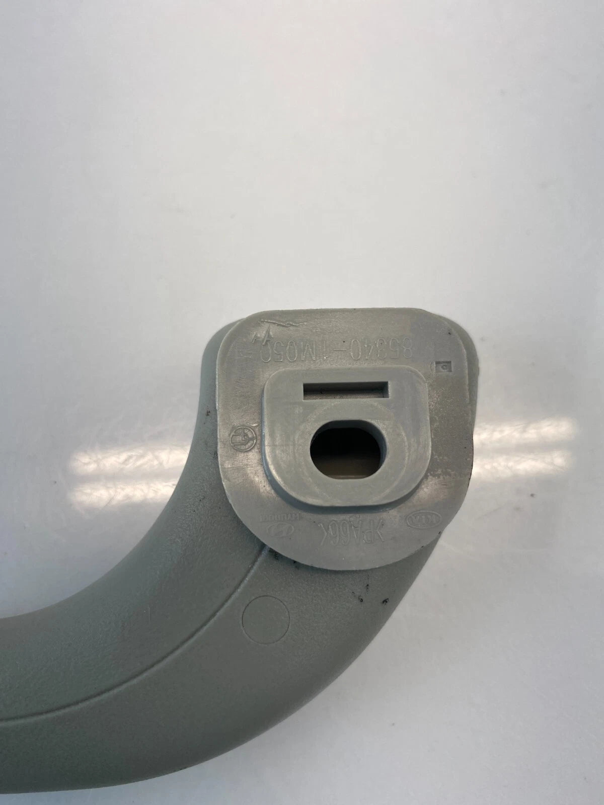 2010-2013 Kia Forte Rear Right Passenger Side Upper Roof Grab Handle Assembly