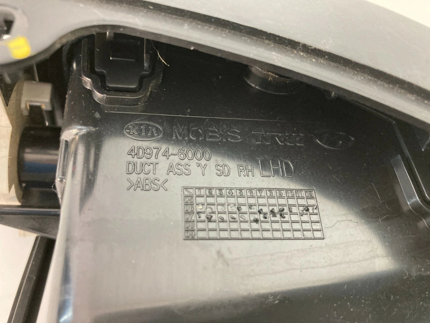 2007-2010 HYUNDAI ENTOURAGE RIGHT DASH AC HEATER AIR VENT DUCT GRILLE 4D974-6000