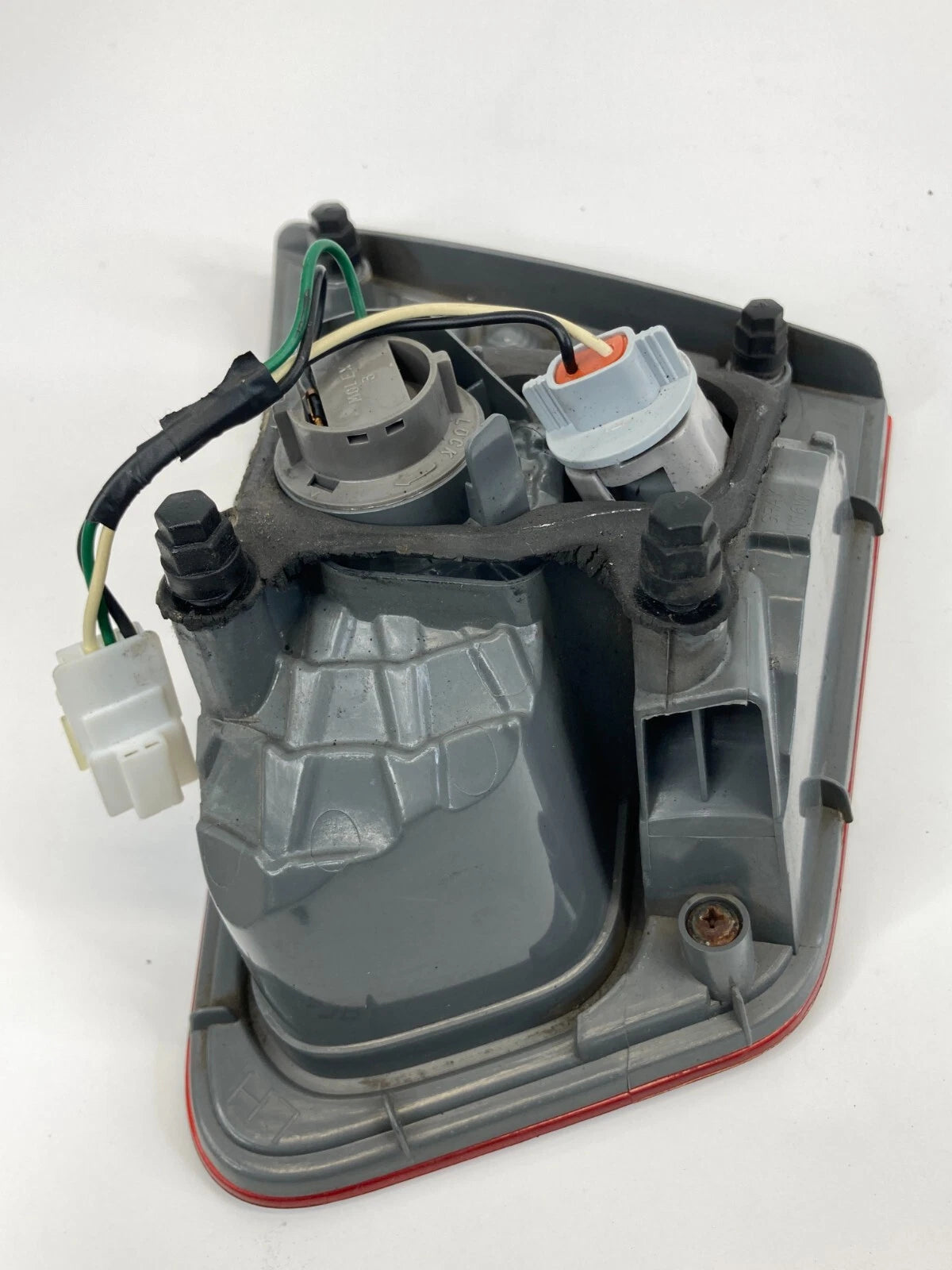 2010-2013 KIA FORTE SEDAN INNER TAIL LIGHT DRIVER SIDE TRUNK MOUNTED OEM