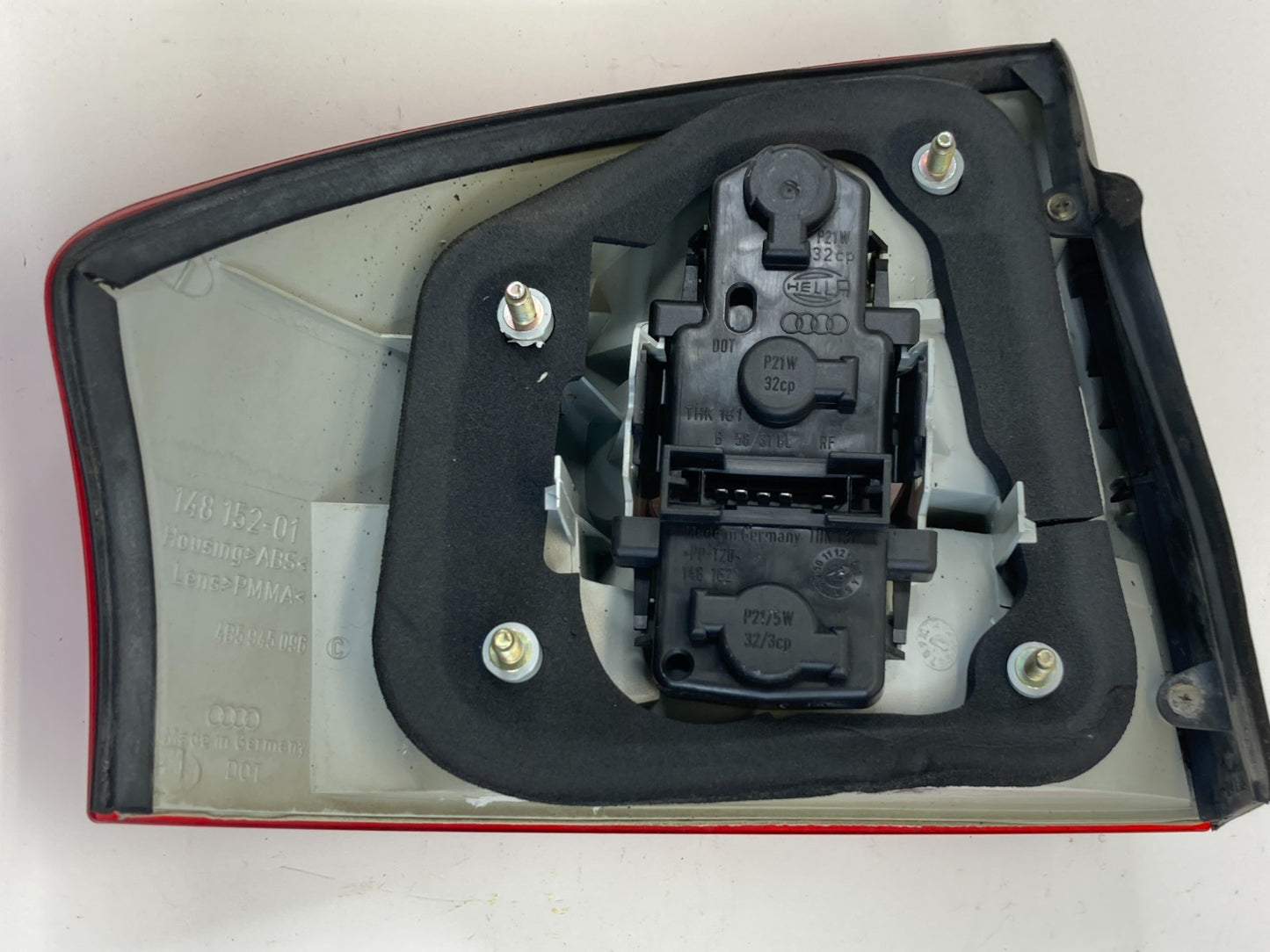 02-04 Audi A6 Quattro Sedan Right Passenger Tail Light Taillight 4B5945096 OEM