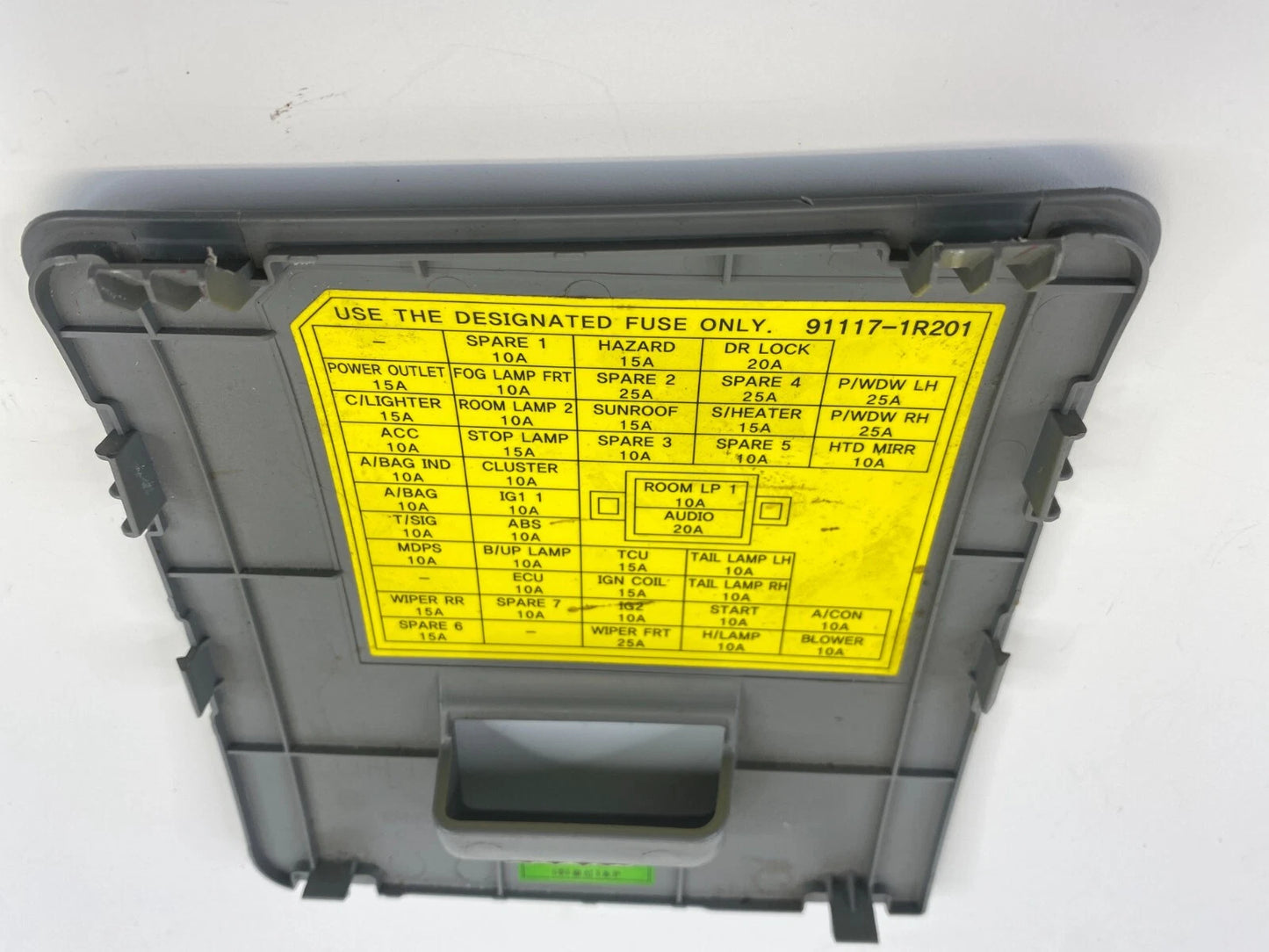 2012-2014 HYUNDAI ACCENT INTERIOR DASH FUSE BOX ACCESS COVER LID CAP 84755-1R000