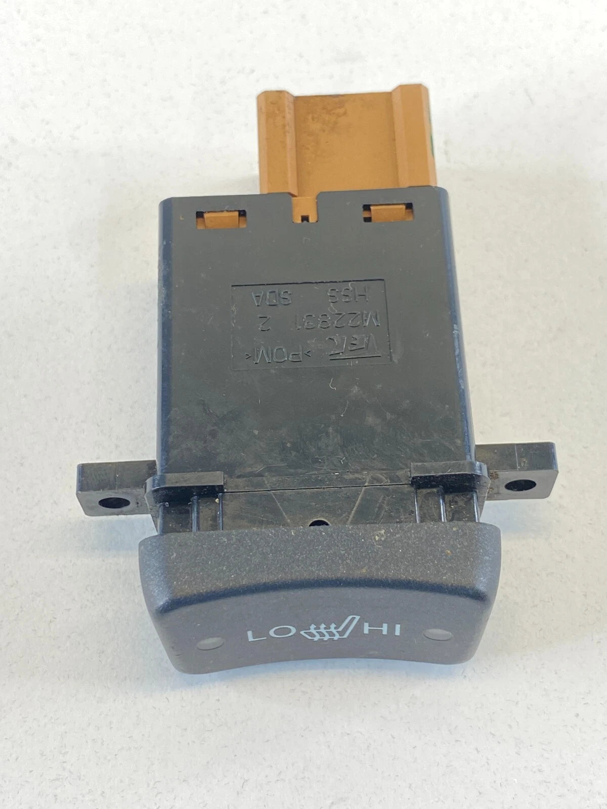 2004-2008 ACURA TL CONSOLE RIGHT PASENGER SIDE HEATER SEAT CONTROL SWITCH M22831
