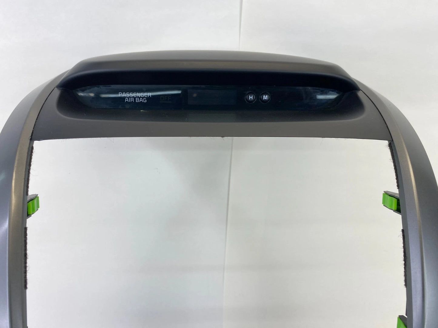 20014 2015 KIA SORENTO CENTER DASH RADIO & CLIMATE CONTROL TRIM BEZEL W/ CLOCK