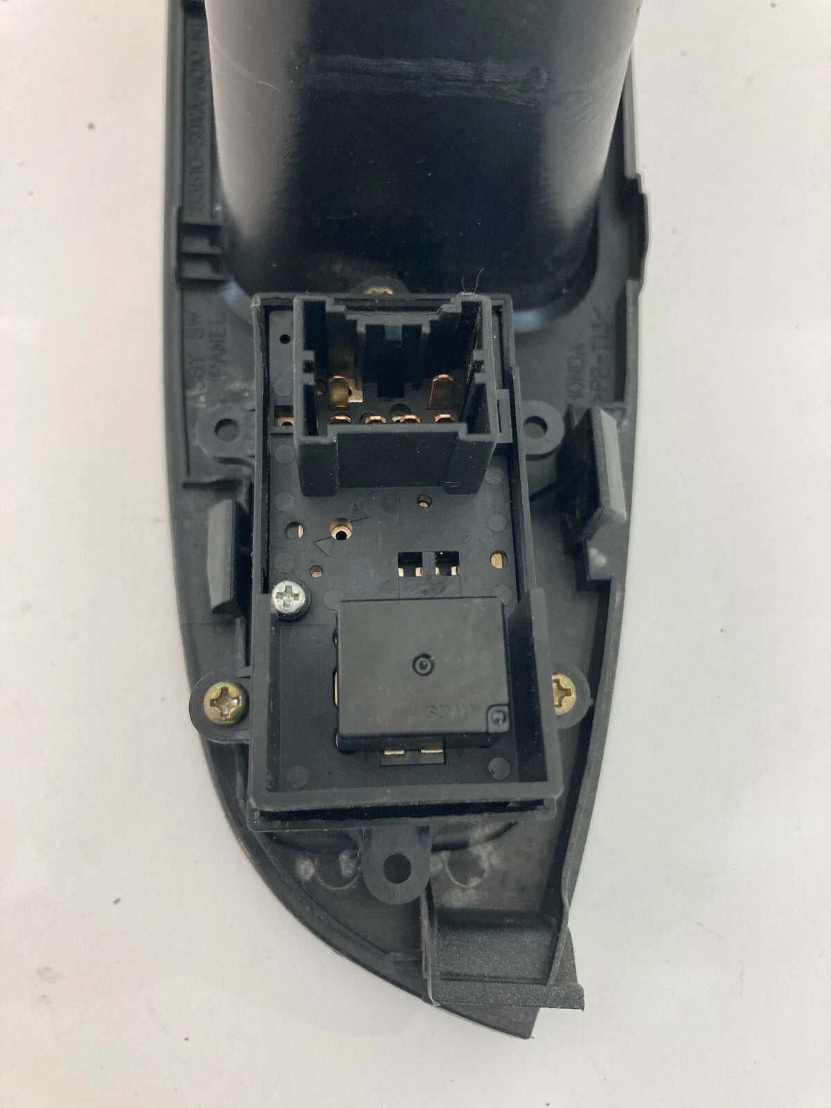 03-05 HONDA PILOT FRONT RIGHT PASSENGER POWER WINDOW SWITCH ASSEMBLY W/ BEZEL