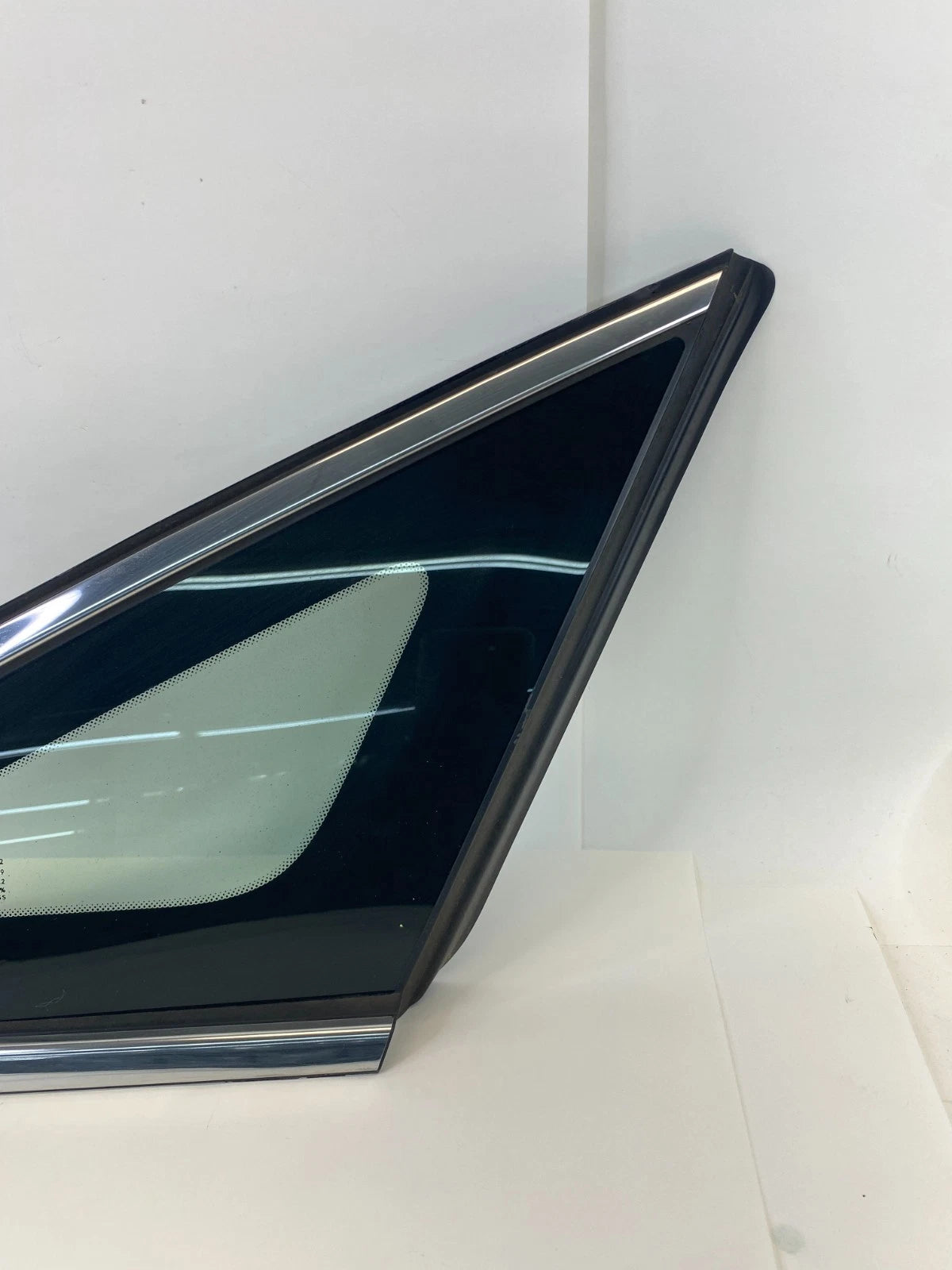 2015-2019 HYUNDAI SONATA REAR RIGHT SIDE QUARTER PANEL WINDOW GLASS OEM