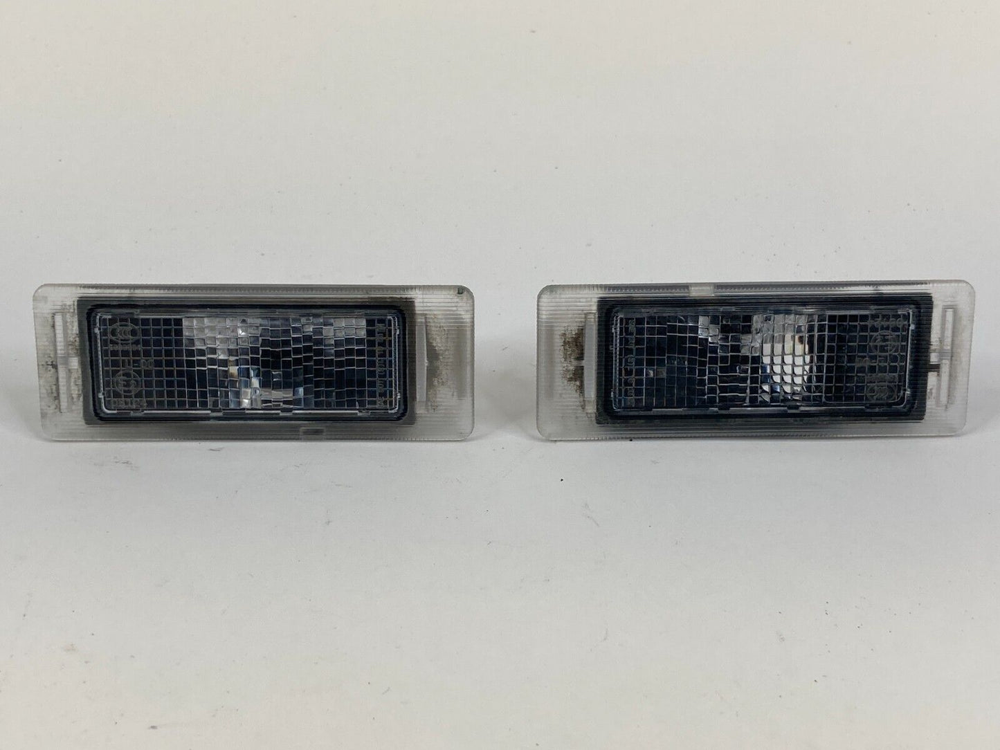 2010-2017 Chevrolet Equinox Rear License Light Lamp Pair Set 13502178 OEM