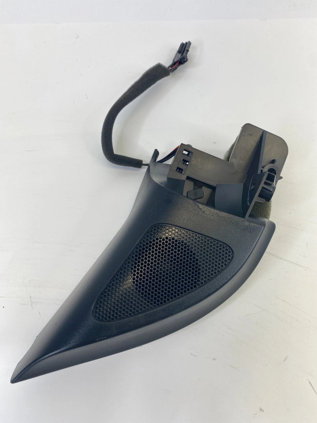 05-10 VW JETTA FRONT RIGHT DOOR MIRROR CORNER TRIM COVER W/ TWEETER SPEAKER OEM