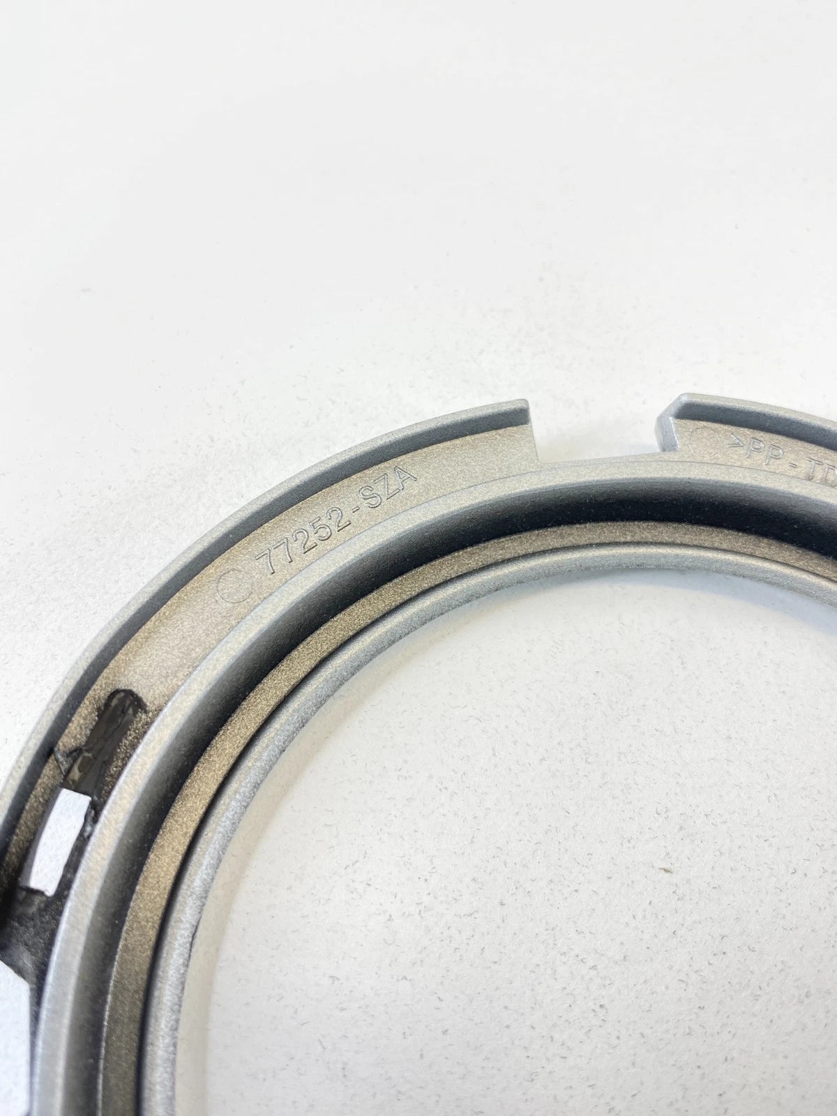 2009-2011 HONDA PILOT FRONT DASH AIR VENT TRIM RING BEZEL 77252-SZA OEM