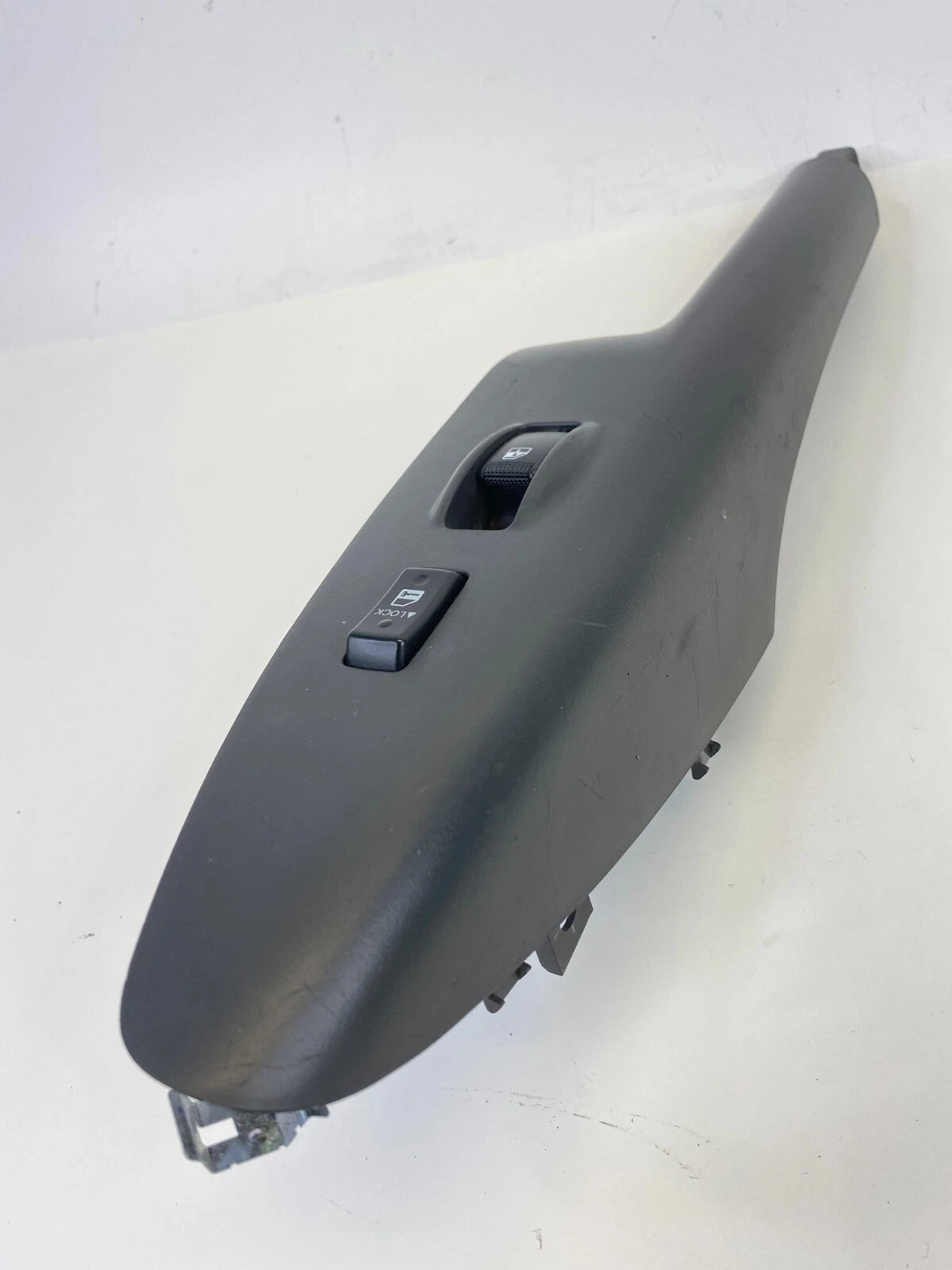 06-09 HYUNDAI TUCSON FR RH PASSENGER WINDOW DOOR SWITCH W/ BEZEL 93575-2E000 OEM